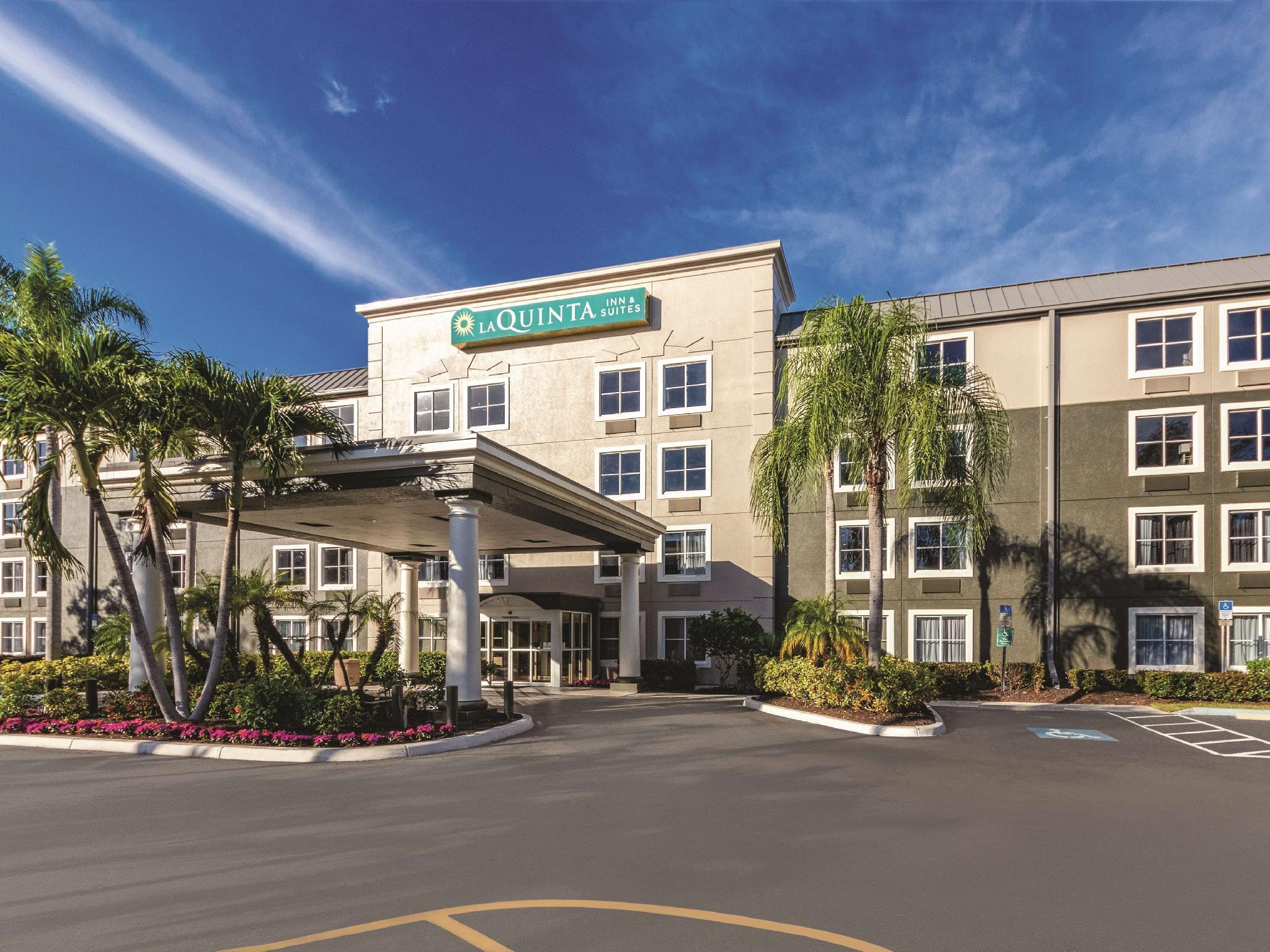 La Quinta By Wyndham Naples East Hotel Golden Gate Exterior photo