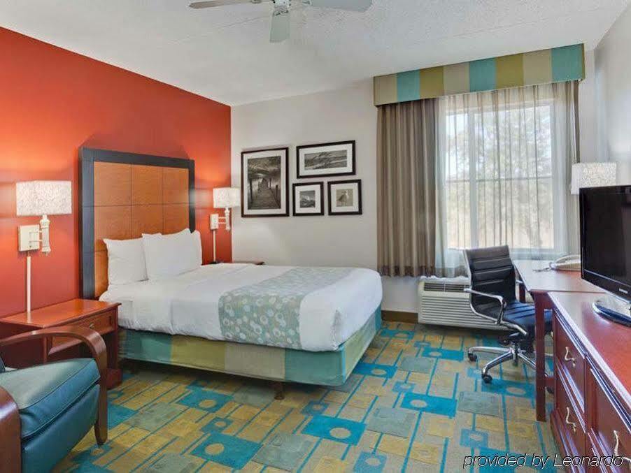 La Quinta By Wyndham Naples East Hotel Golden Gate Exterior photo